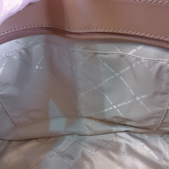 LKNW Michael Kors Signature Lg Chain Shoulder Bag GoldTone Accents(No Call Outs) - Picture 14 of 16